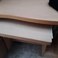 میز کامپیوتر کرم