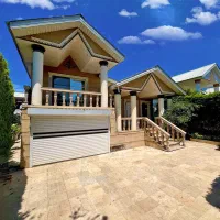 ویلا باغچه پیلوت مبله Sرسبز شخصی سازه 240 متر شهرک