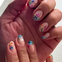 استخدام طراح ناخن حرفه ای با سابقه حداقل ۲سال|استخدام درمانی، زیبایی، بهداشتی|تهران, فلسطین (میدان انقلاب)|دیوار