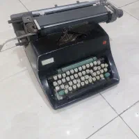 ماشین تایپ قدیمی