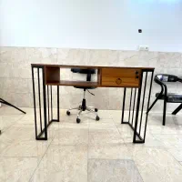 میزناخن و پایه فیلمبرداری و فویل بر و دستگاه یووی