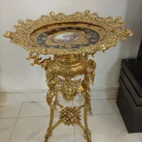 میوه خوری کنار سالنی