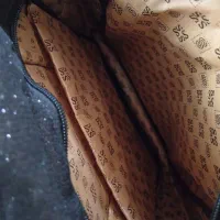 کوله پشتی|کیف، کفش، کمربند|برخوار, |دیوار