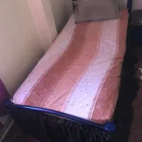 تخت یکنفره فلزی
