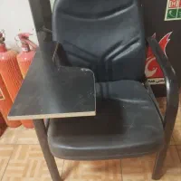 صندلی دانشجویی