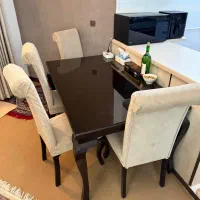 میز‌ ناهار خوری ۶ نفره چوب در حد نو صندلی مبلی