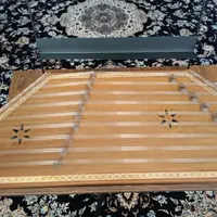 سنتور کاملا سالم به همراه میز مارک چاوش تک مهر|سازهای سنتی|تهران, تهرانسر شرقی|دیوار