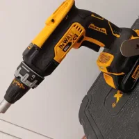 دریل اسکروگان دیوالت۶۳۰ شارژی با باطری شارژر