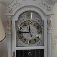 ساعت ایستاده سفید رنگ دیواری