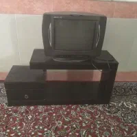 تلویزیون به همراه میز و دیجیتال|تلویزیون و پروژکتور|قم, یزدان‌شهر|دیوار