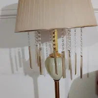 آباژور ایستاده