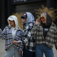 ترکیب شکت و هودی|لباس|رودسر, |دیوار