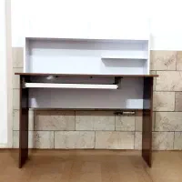 میز تحریر و کامپیوتر