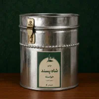 همکار خانم در بسته بندی چای
