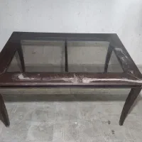 یک عدد میز ناهارخوری بفروش می‌رسد