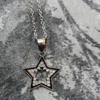 ۹ عددگردنبند