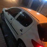 206مدل۱۴۰۰بسیار تمیز