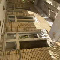 درب آهنی و 3 عدد پنجره