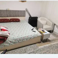 تخت خواب دو نفره همراه با تشک و زیری تخت