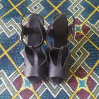 دو جفت کفش مشکی