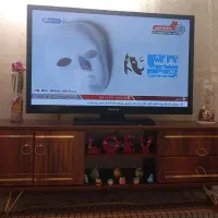 تلویزیون 43 انج و میز تلویزیون|تلویزیون و پروژکتور|قزوین, |دیوار