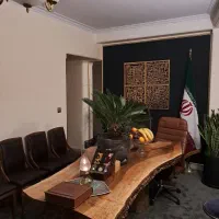 استخدام وکیل و کارمند اداری خانم