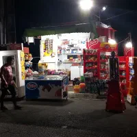 فروشنده دکه برای شیفت شب