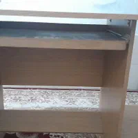 میز تحریر وکامپیوتر