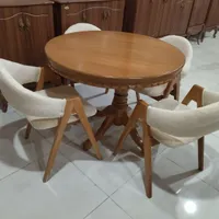 میز غذا خوری گرد با صندلی کلاسیک