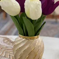 گل لاله و گلدون زیبا