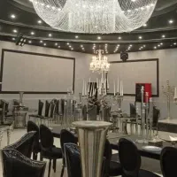کارگر ساده مرد برای کار در تالار ثابت