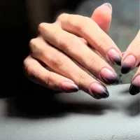 مدل برای خدمات ناخن