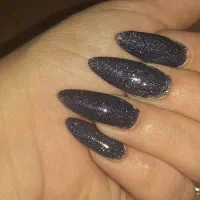 کاشت ناخن حرفه ای آماده هرگونه همکاری