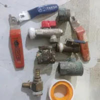 تعدادی لوازم و شیرالات