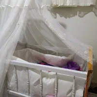 تخت کنار مادر