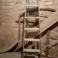 نردبان آهنی تاشو|مصالح و تجهیزات ساختمان|پاکدشت, پاکدشت (مامازند)|دیوار