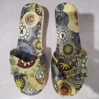 کفش و کیف|کیف، کفش، کمربند|قم, سنگ بند|دیوار