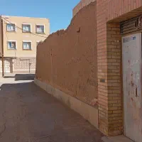 خانه-کلنگی-وسط-شهر