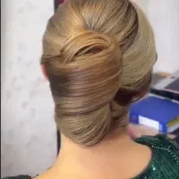 اجاره ی صندلی برای میکاپ کار و شنیون کار