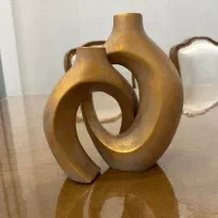 گلدان پلی استر.با مجسمه وجاکلیدی