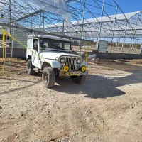 کارگر فنی کار برای نصب سازه گلخانه