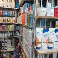 فروشنده لوازم آرایشی و بهداشتی