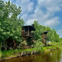 ساخت-ویلاهای-شیشه-ای-چوبی-و