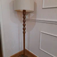 آباژور ایستاده