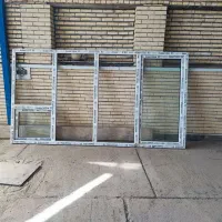 پنجره پی وی سی چهار دهنه که اولی درب.