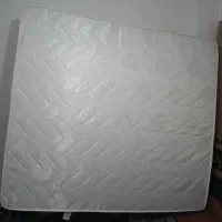 تخت همراه با تشک