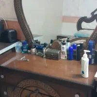 میز ارایش با اینه و نیمکت و ۲عدد پاتختی