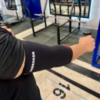 زانوبندوارنج بندبدنسازی پاورلیفتینگ قویترین|تجهیزات ورزشی|آمل, |دیوار