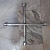 تعدادی اچاروجعبه آچارویک ترازودستی همشون باهم ۸۰۰