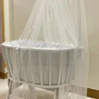 تخت کنار مادر